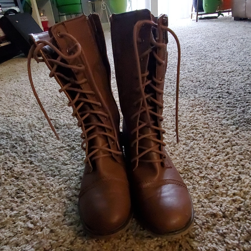 Combat boots